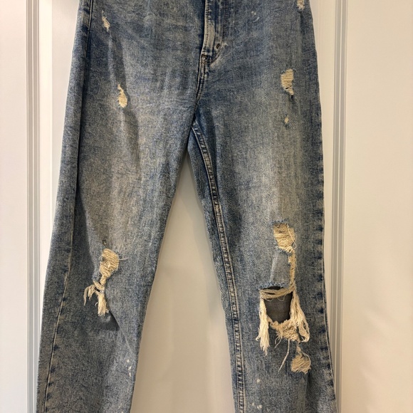 Abercrombie & Fitch Ultra High Rise Ankle Straight Acid Wash Distressed Jeans - Picture 5 of 13